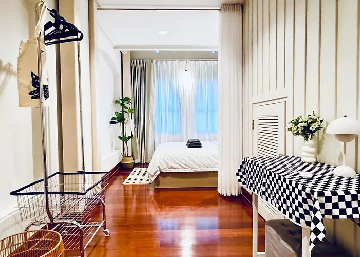 Chinatown 3br Townhouse,mrt Nearby&family Friendly